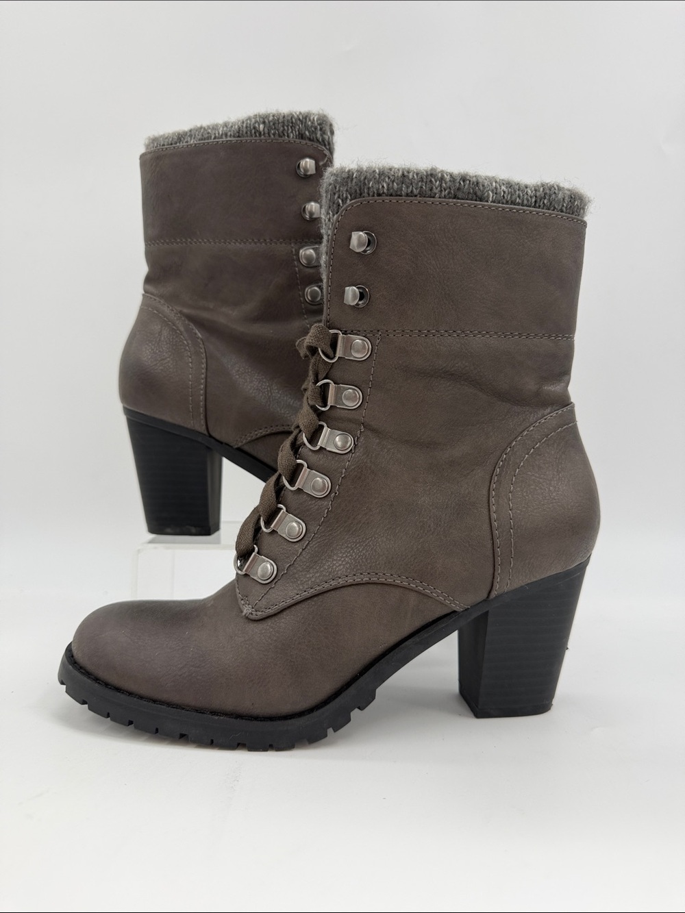 GH Bass Zee Lug Sole Combat Biker Heeled Boots Women's Size 7 Taupe Knit Cuff